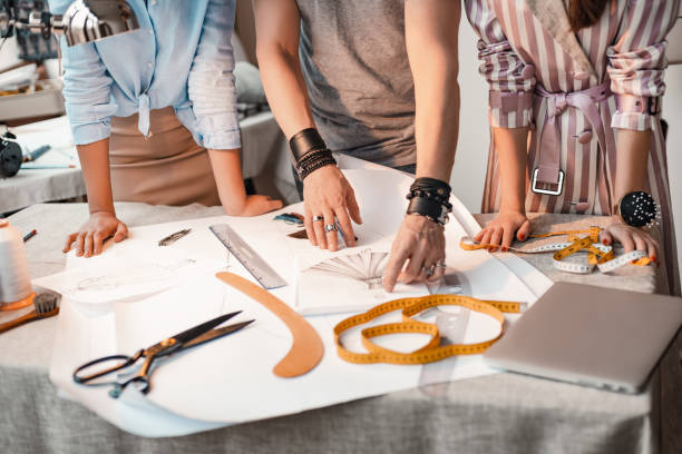 Équipe de stylistes au travail